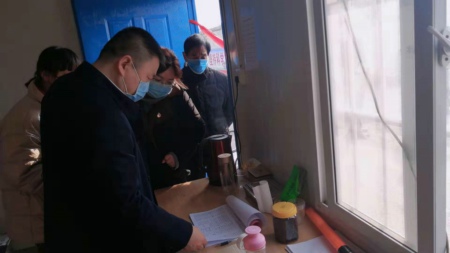 新密市政协副主席、工商联主席宋林祥到岳村镇督导新型冠状病毒疫情防控工作(图3)