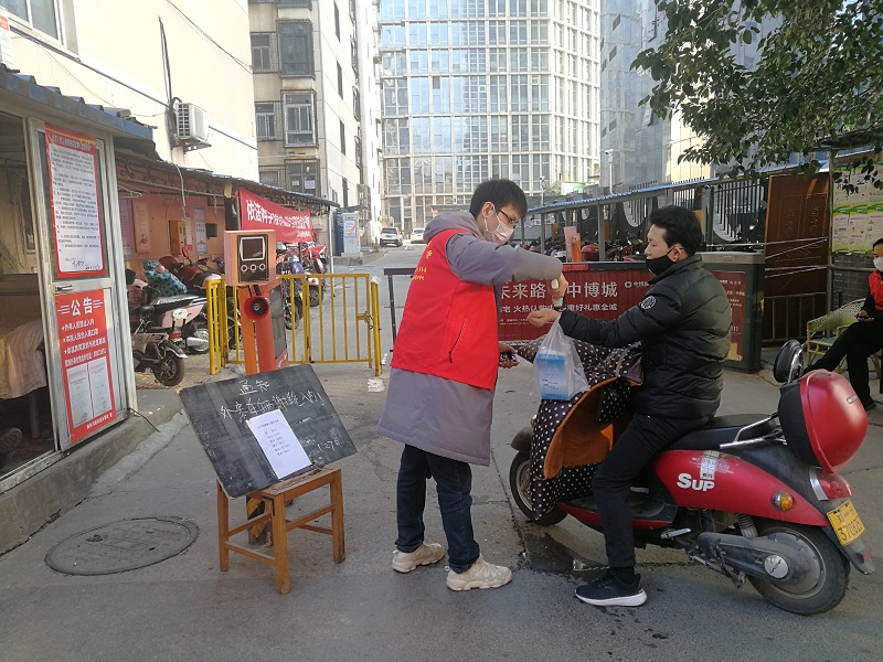 抗击疫情 管城区工商联志愿服务队在行动(图1)