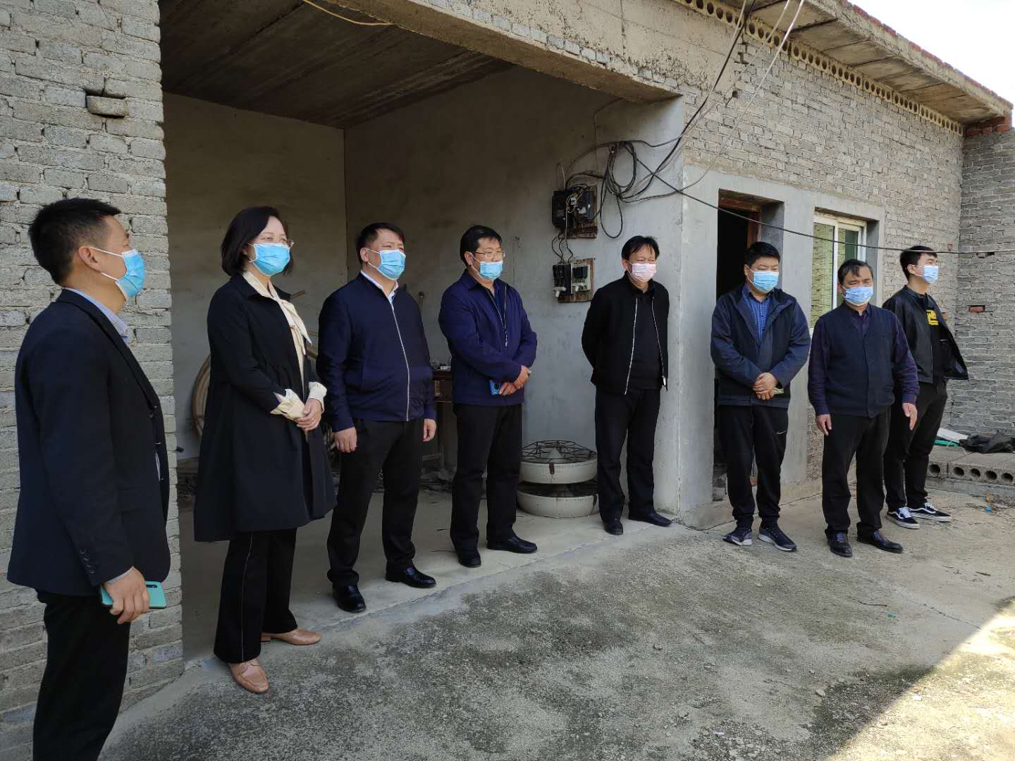 郑州市工商联副主席许元浩一行到颖阳镇宋窑村调研产业扶贫(图2) 郑州市工商联副主席许元浩一行到颖阳镇宋窑村调研产业扶贫(图2)