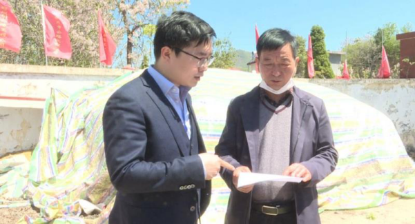 荥阳市工商联会员企业神龙泵业为架子沟村捐赠灌溉设备(图1)