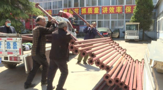 荥阳市工商联会员企业神龙泵业为架子沟村捐赠灌溉设备(图3)