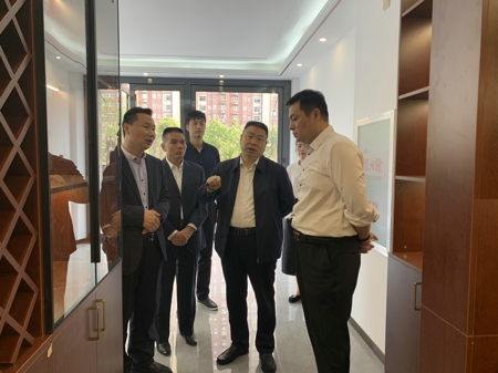 新密市领导到汇利民营企业服务中心指导工作(图2)