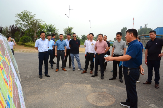 郑州温州商会组织企业家到开封顺河区参观考察(图1) 郑州温州商会组织企业家到开封顺河区参观考察(图1)