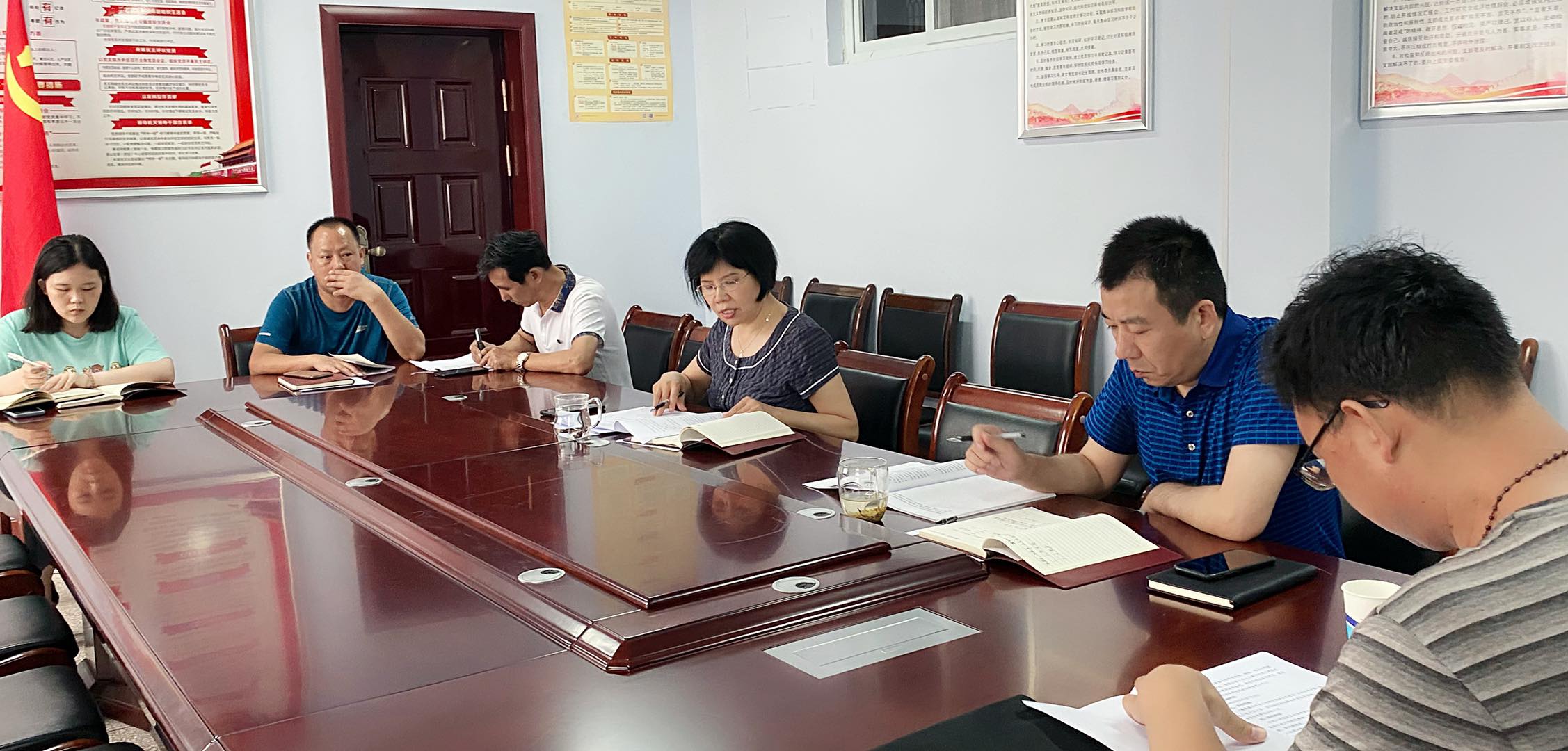 荥阳工商联召开贯彻落实中央“八项规定”民主生活会(图1) 荥阳工商联召开贯彻落实中央“八项规定”民主生活会(图1)