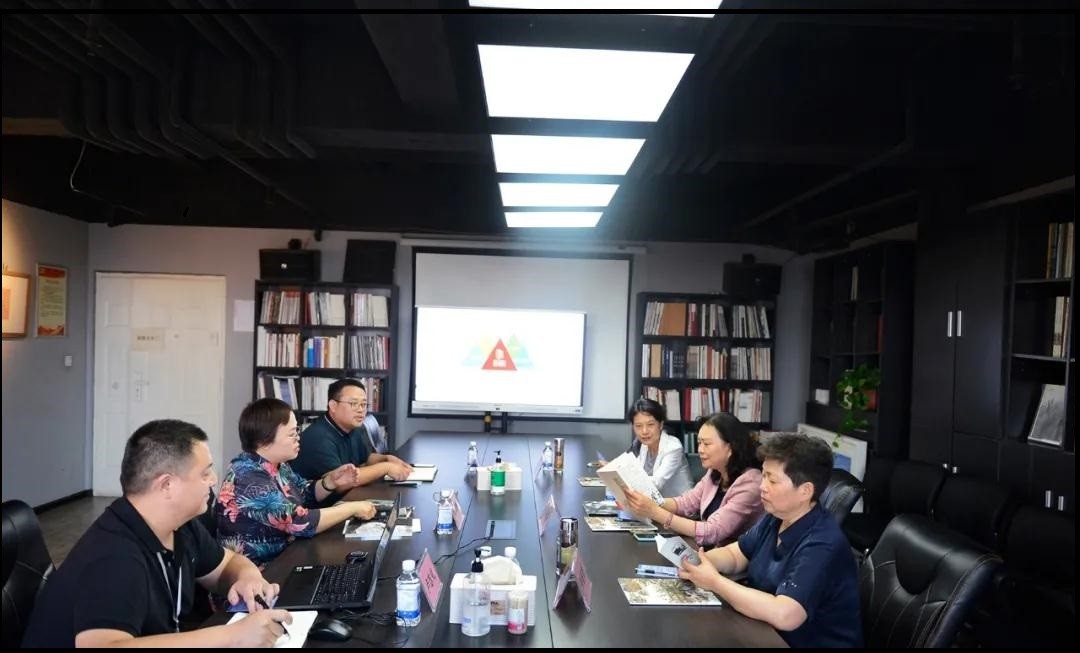 郑州市政协副主席岳希荣一行莅临金水区会员企业博雅文化产业集团考察调研(图1) 郑州市政协副主席岳希荣一行莅临金水区会员企业博雅文化产业集团考察调研(图1)