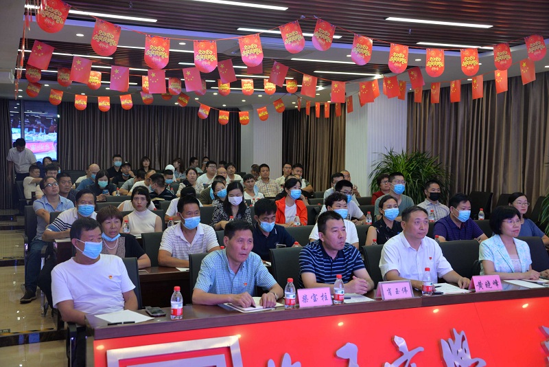 荥阳市委统战部、市工商联组织全市民营企业家学习中原民营企业家培训课堂“开学第一课”(图1)