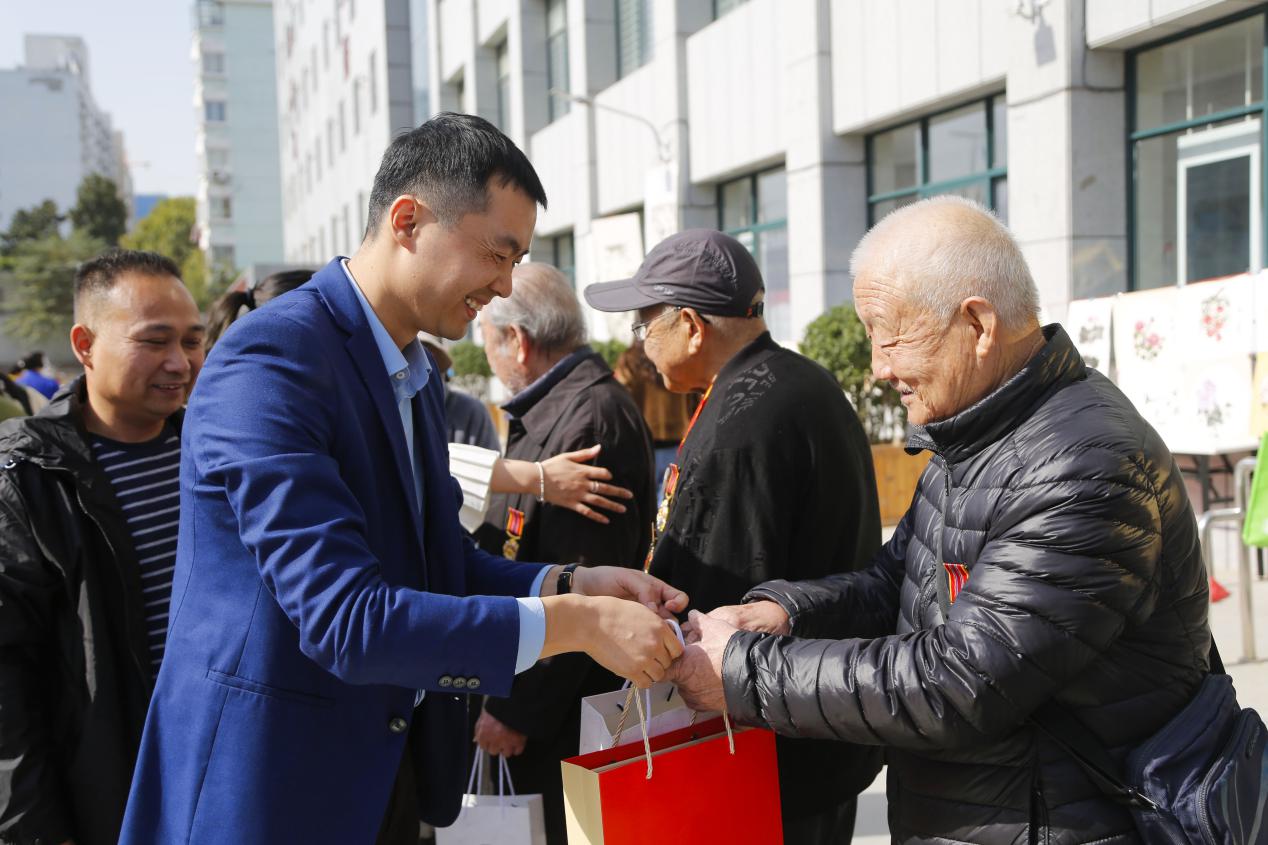 致敬人民英雄 牢记初心使命(图5) 致敬人民英雄 牢记初心使命(图5)