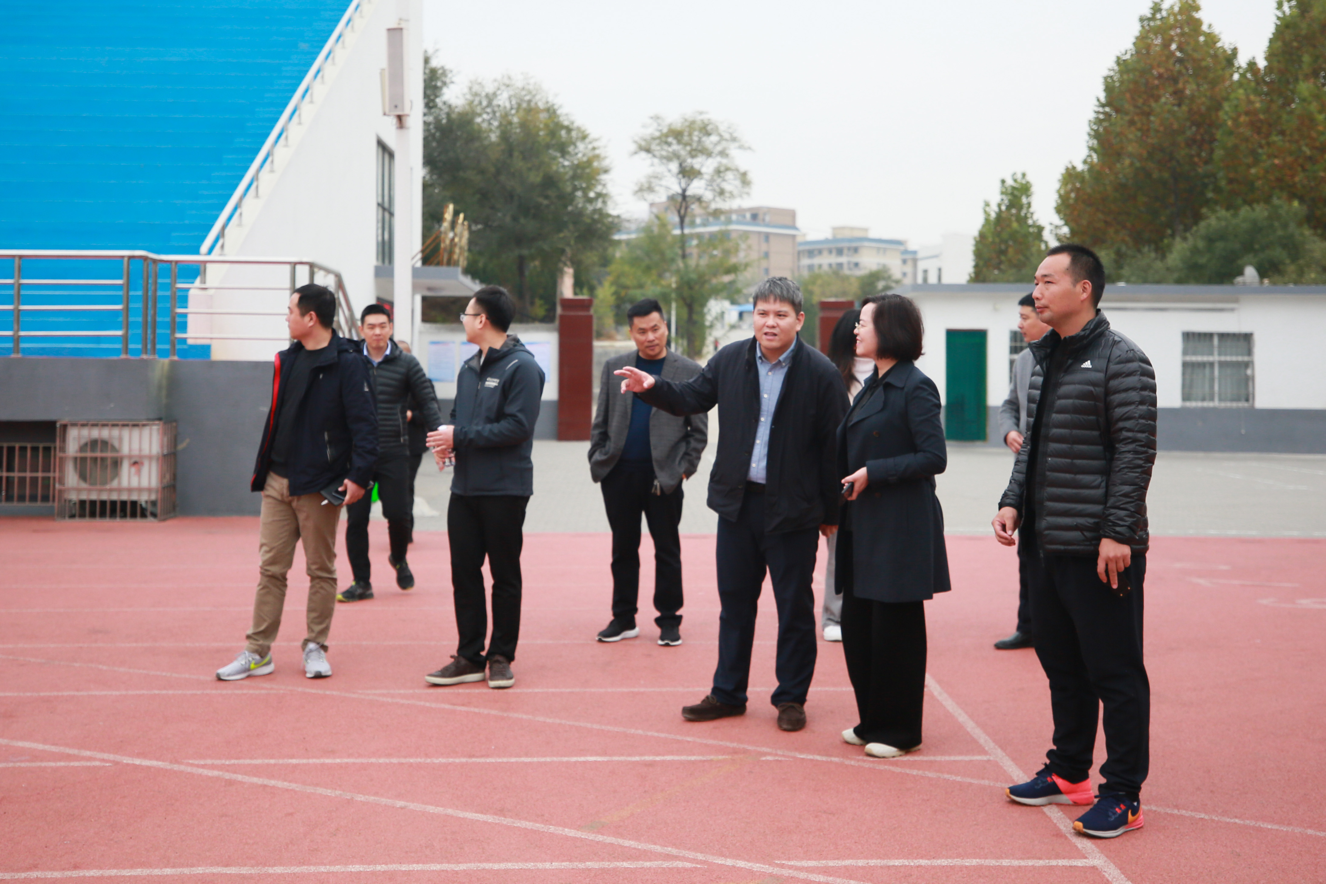 登封市召开嵩山新生代商会座谈会(图1)