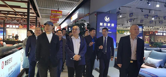 郑州市家居装饰设计商会走进华南城鸿辉家居批发城参观学习圆满结束(图2) 郑州市家居装饰设计商会走进华南城鸿辉家居批发城参观学习圆满结束(图2)