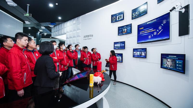 郑州市青商会赴杭州开展“不忘初心 逐梦前行”研学考察活动(图6) 郑州市青商会赴杭州开展“不忘初心 逐梦前行”研学考察活动(图6)